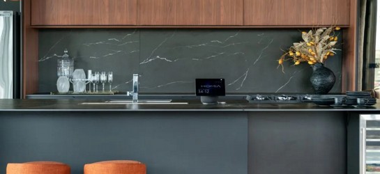 Tecnologia integrada e design inteligente criam experiências imersivas nos ambientes planejados, além de oferecerem praticidade no dia a dia.